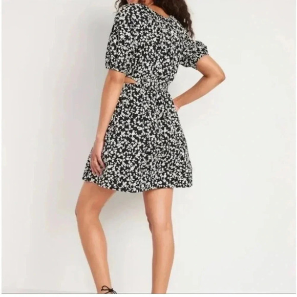 Old Navy Black and White Floral Poplin Dress - Picture 3 of 10